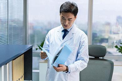 《死或生沙滩排球 维纳斯假期》新女神梅格上岛 与短发咖啡店店员一起偷懒吧